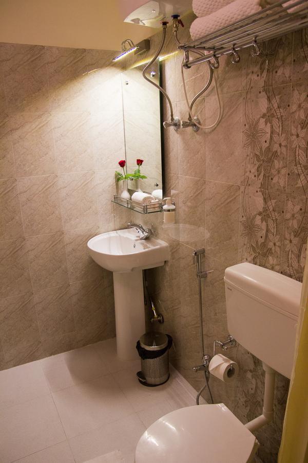Hotel Park Riviera กูวาฮาติ ภายนอก รูปภาพ