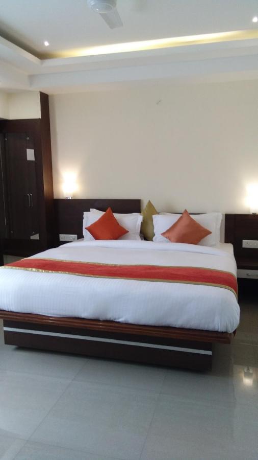 Hotel Park Riviera กูวาฮาติ ภายนอก รูปภาพ