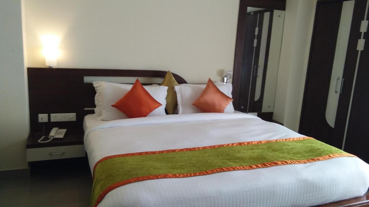 Hotel Park Riviera กูวาฮาติ ภายนอก รูปภาพ