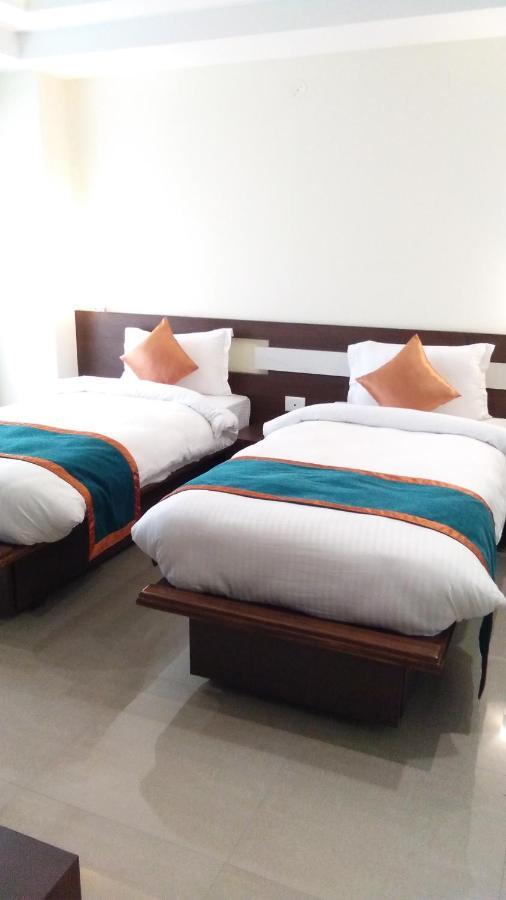 Hotel Park Riviera กูวาฮาติ ภายนอก รูปภาพ