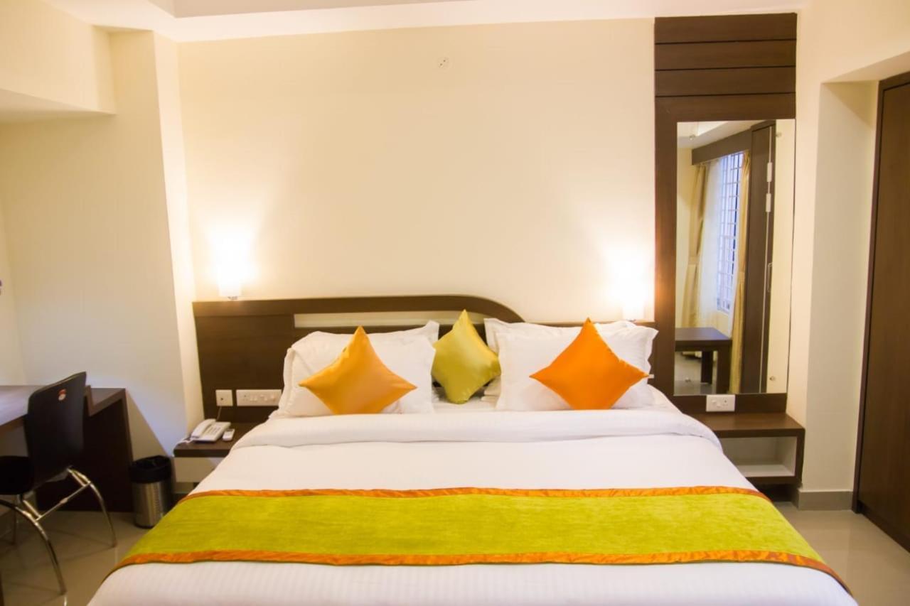 Hotel Park Riviera กูวาฮาติ ภายนอก รูปภาพ